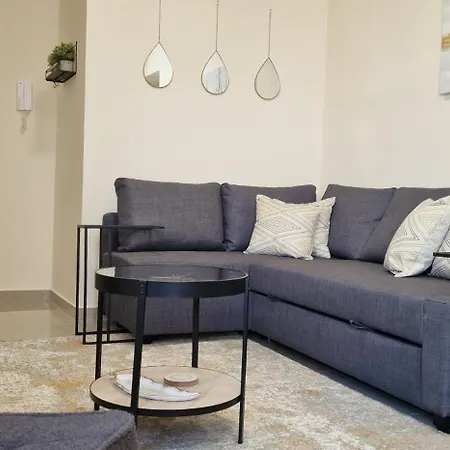 Apartamento 74 Prokymea- Steps From The Sea, Downtown, Balcony *