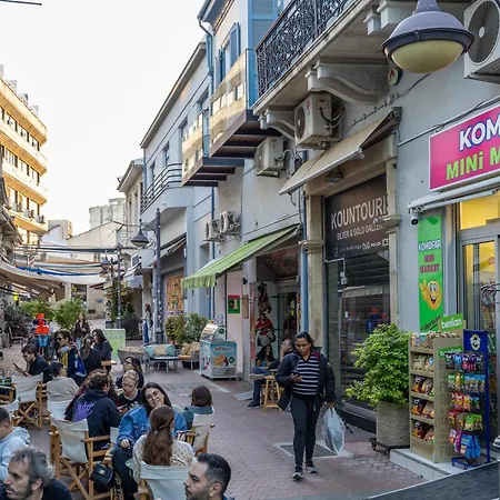 Apartamento 74 Prokymea- Steps From The Sea, Downtown, Balcony