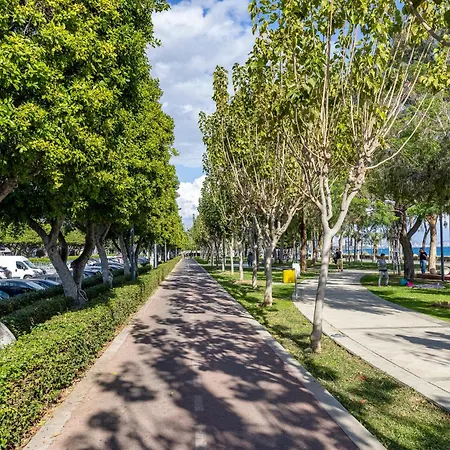 74 Prokymea- Steps From The Sea, Downtown, Balcony Apartmán Lemesos