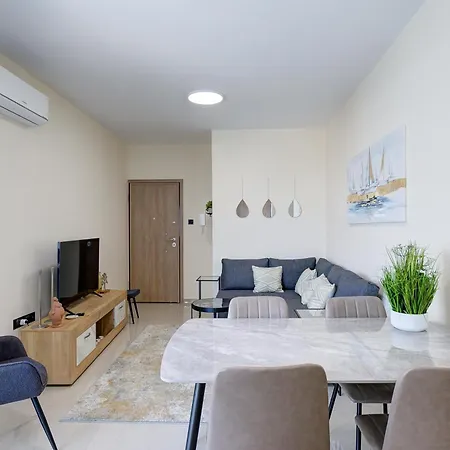 Appartement 74 Prokymea- Steps From The Sea, Downtown, Balcony *