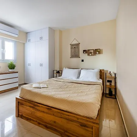 Lägenhet 74 Prokymea- Steps From The Sea, Downtown, Balcony