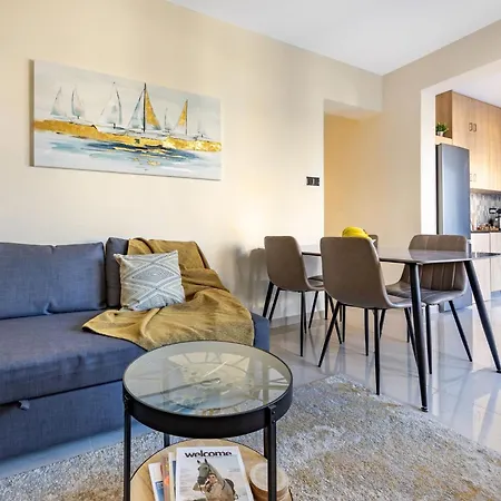 Lägenhet 74 Prokymea- Steps From The Sea, Downtown, Balcony