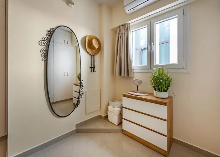 Appartamento 74 Prokymea- Steps From The Sea, Downtown, Balcony