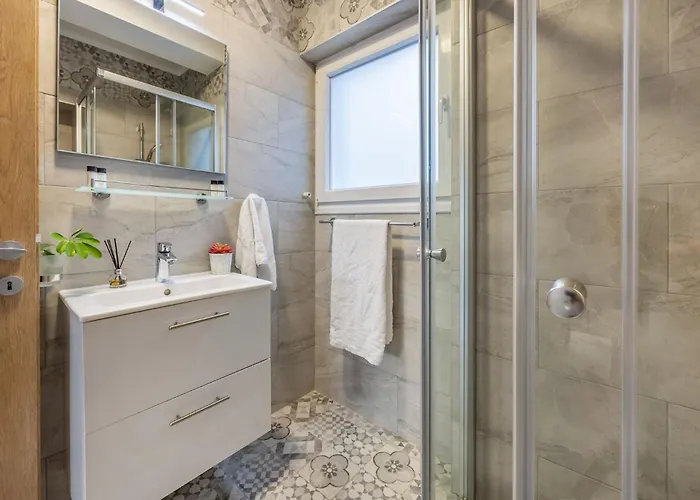 74 Prokymea- Steps From The Sea, Downtown, Balcony * Limisso