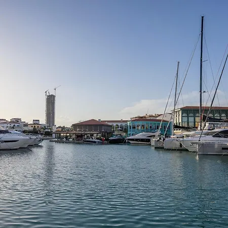 74 Prokymea- Steps From The Sea, Downtown, Balcony Apartman Limassol