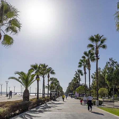 Apartman 74 Prokymea- Steps From The Sea, Downtown, Balcony Limassol